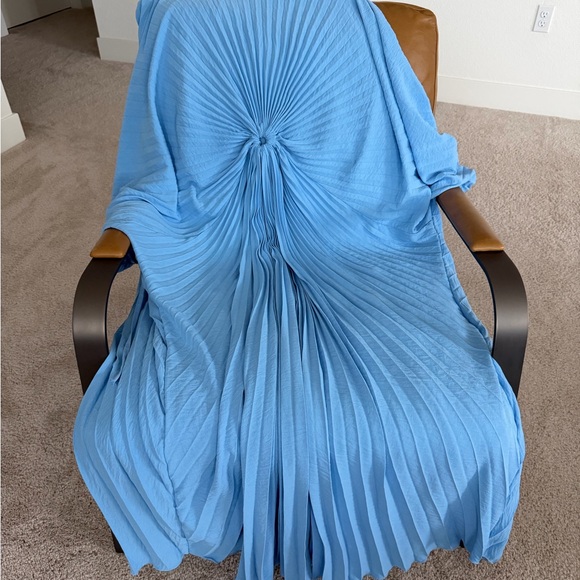 Elegant Blue Pleated Women's Dress - Picture 5 of 5